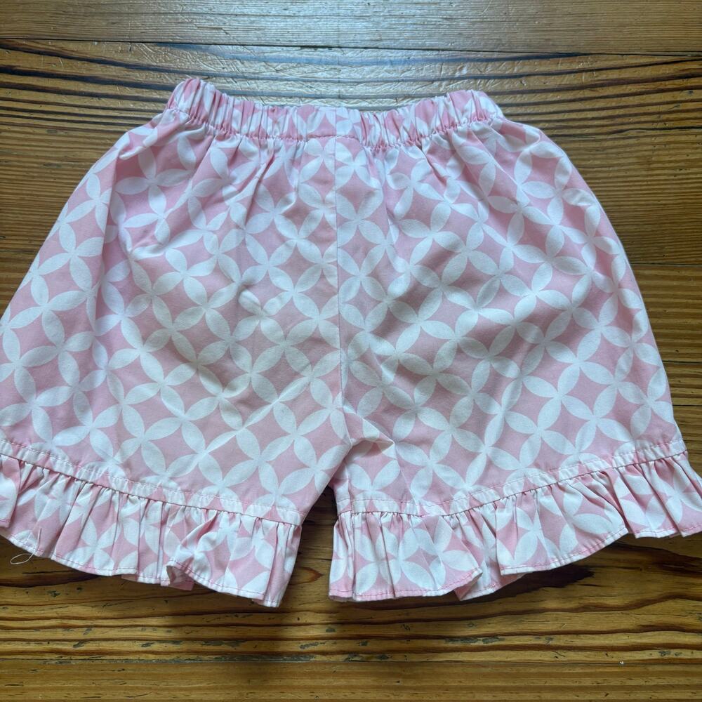 Shrimp &‎ Grits Kids pink geometric ruffle trim girls shorts SIZE 2T
